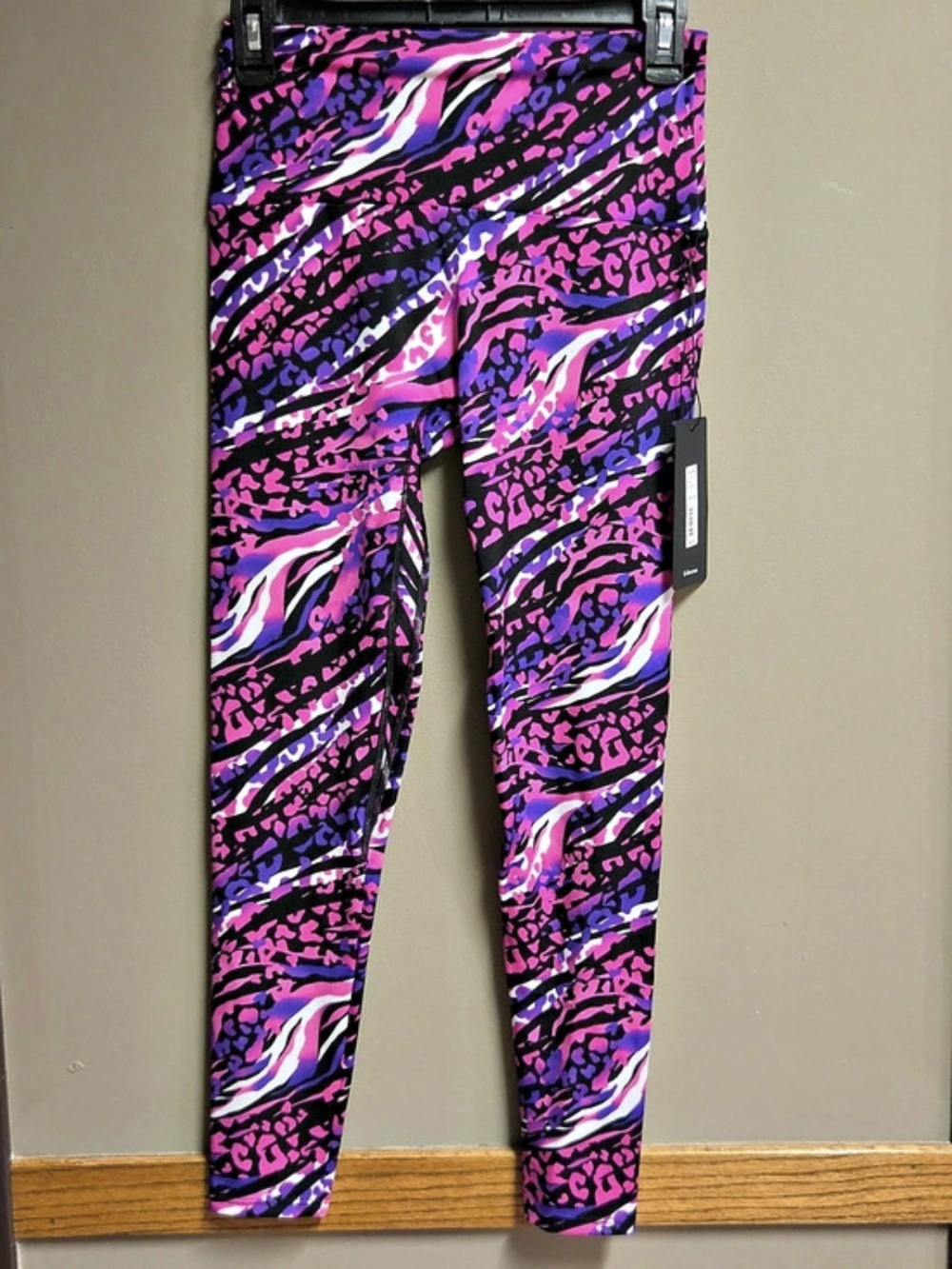 KDEER Leopard Brush Sneaker Printed Leggings in Pink & Purple Size Large NWT